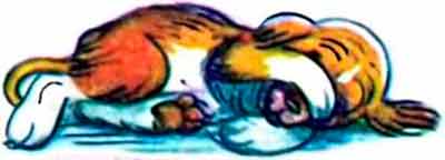 Щенок спал на коврике около дивана